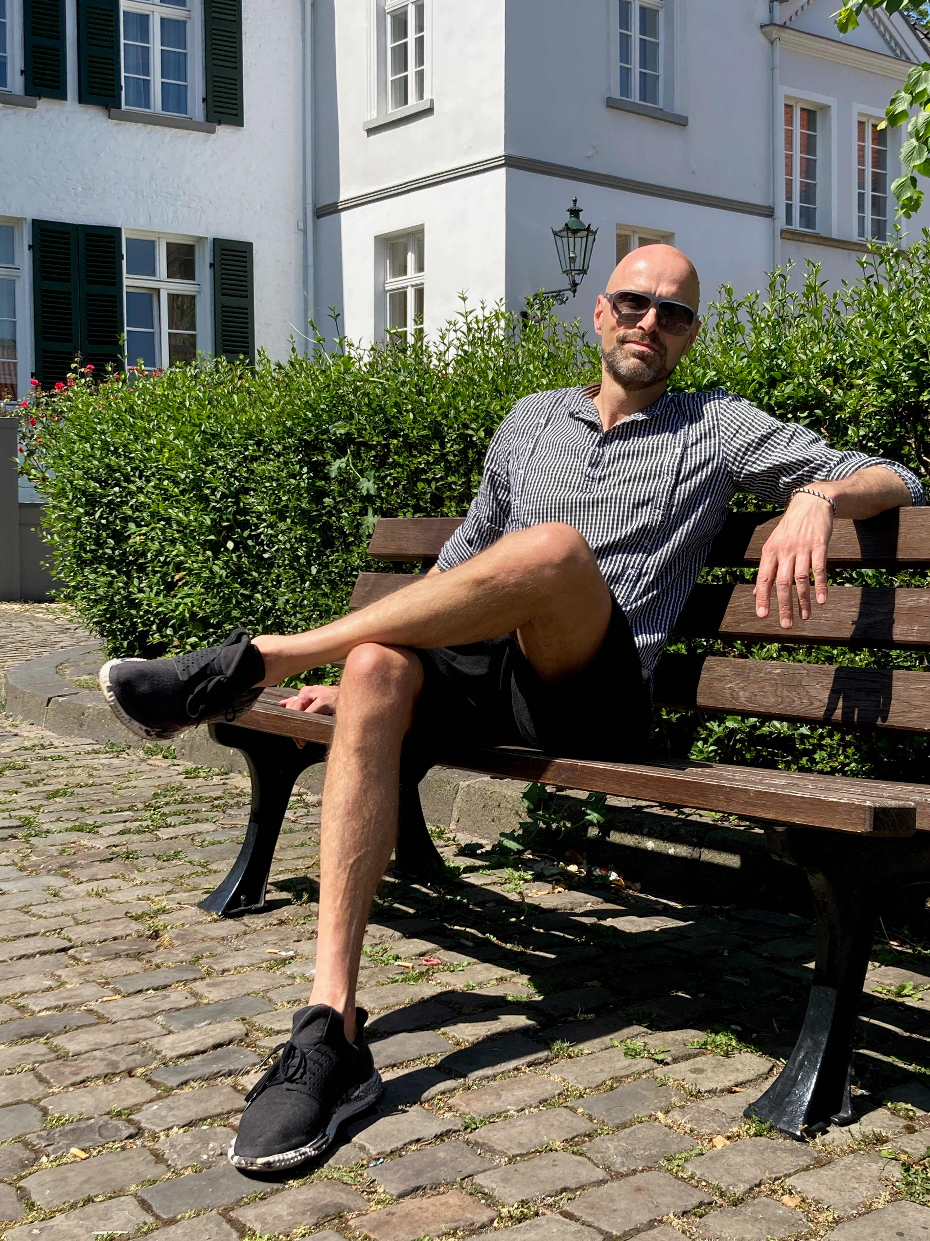 Unkonventionelle Eleganz: Entdecke die einzigartigen Hemden von Puttmeister Sweater-Styles inspiriert wurden