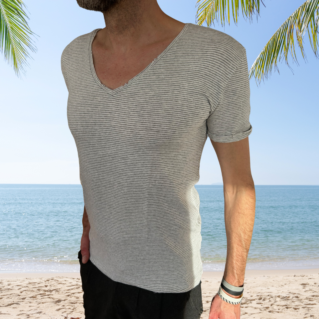 V-neck T-Shirt hell gestreift | PUTTMEISTER